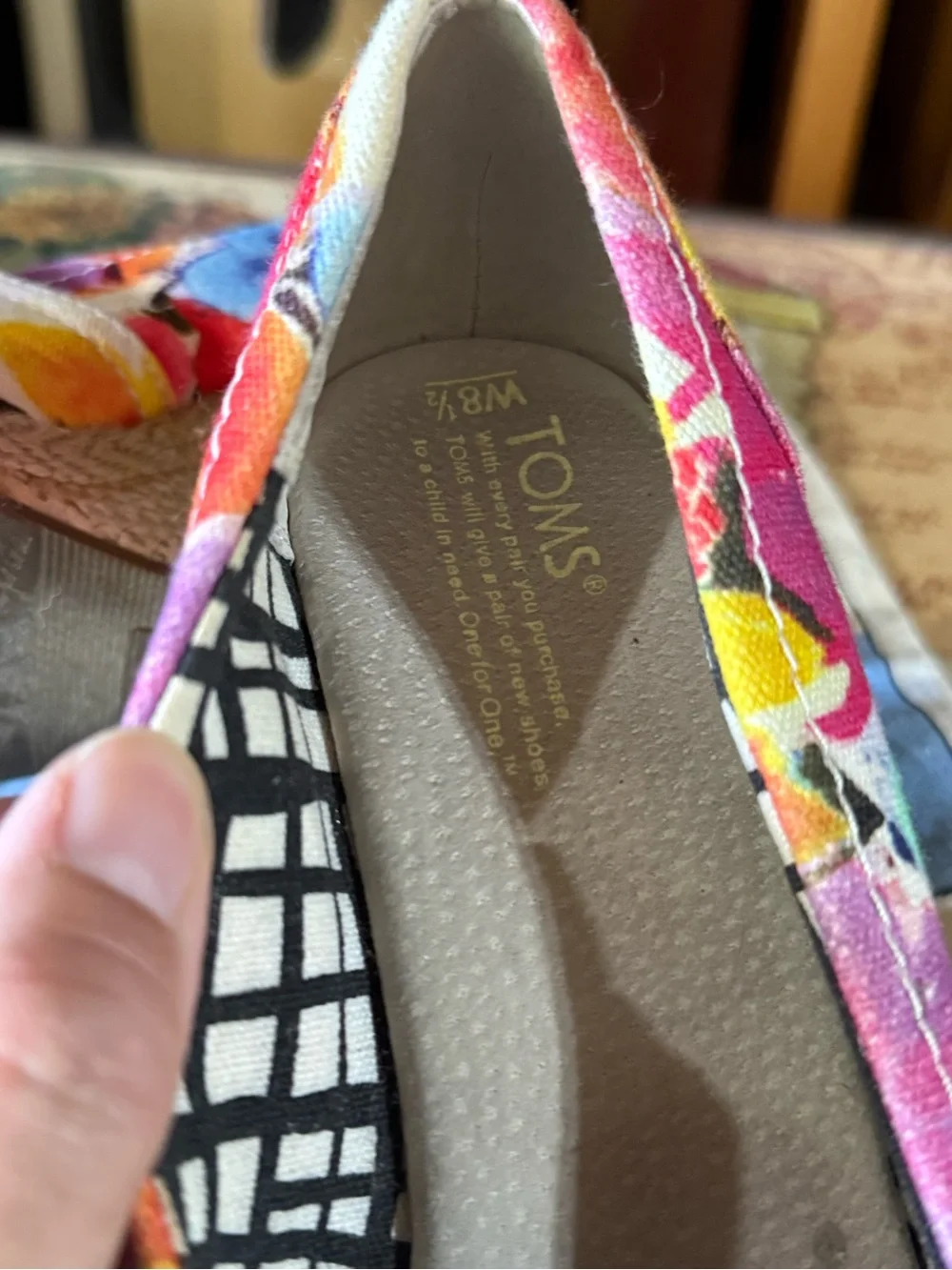 Toms used well vibrant